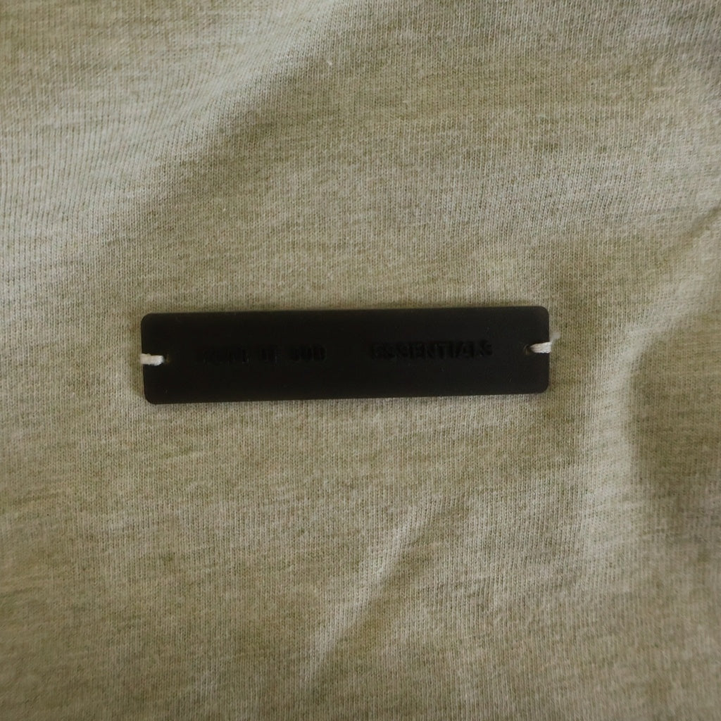 FEAR OF GOD ESSENTIALS(フィアオブゴッド エッセンシャルズ) Rubber Stitch Logo Crewneck S/S Tee ラバーステッチロゴクルーネック半袖Tシャツ カットソー ライトベージュ