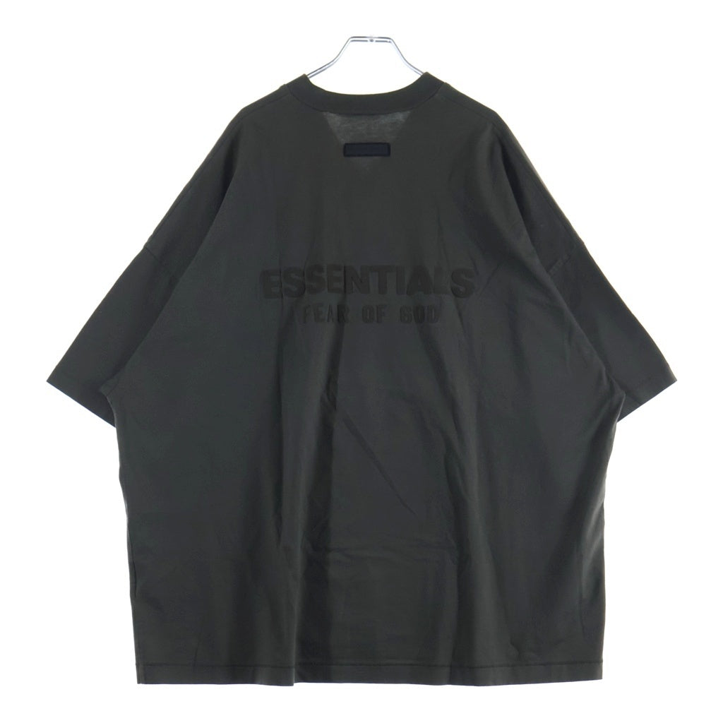 FEAR OF GOD ESSENTIALS(フィアオブゴッド エッセンシャルズ) Rubber Logo Football Tee ラバーロゴフットボールTシャツ Vネック半袖Tシャツ カットソー カーキ