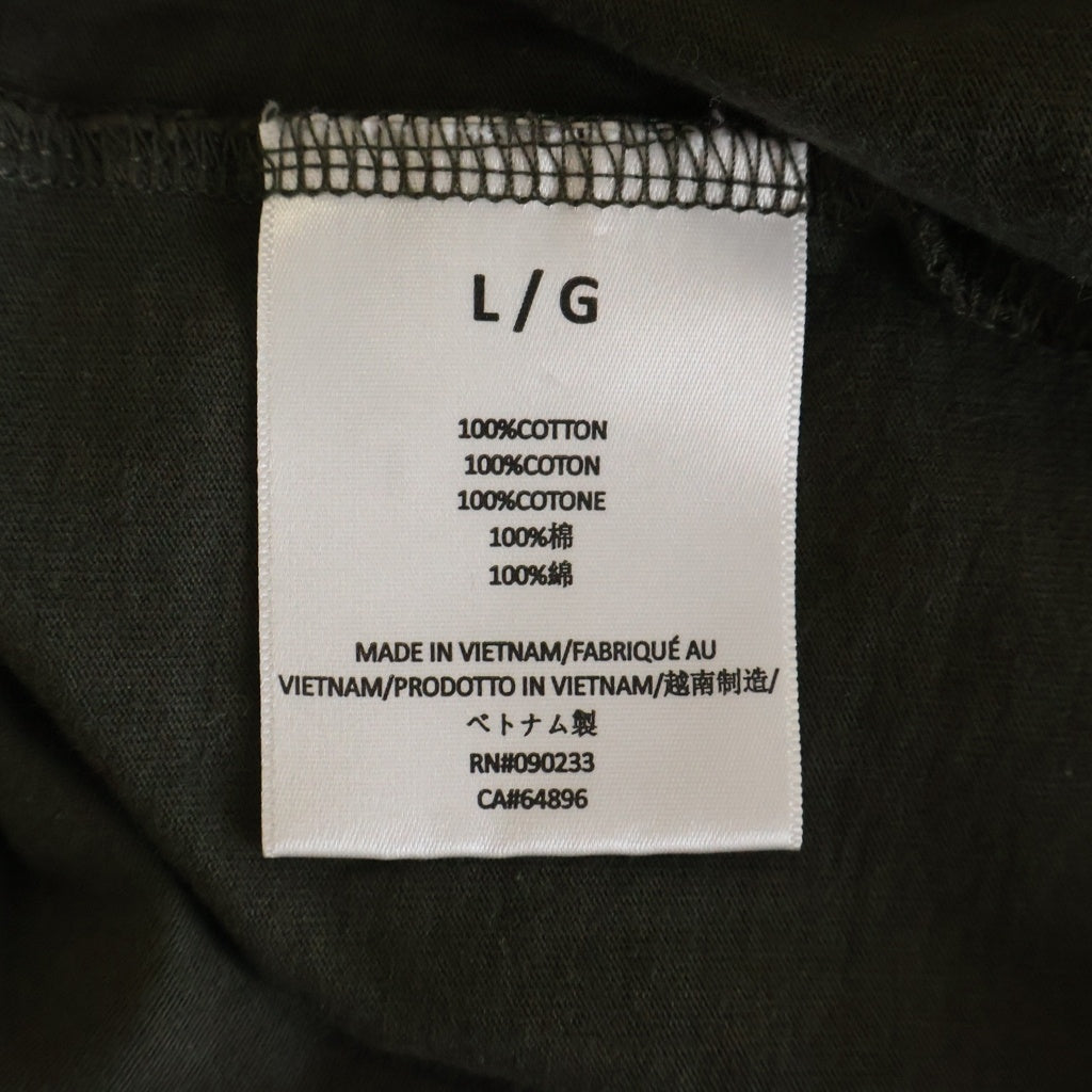 FEAR OF GOD ESSENTIALS(フィアオブゴッド エッセンシャルズ) Rubber Logo Football Tee ラバーロゴフットボールTシャツ Vネック半袖Tシャツ カットソー カーキ