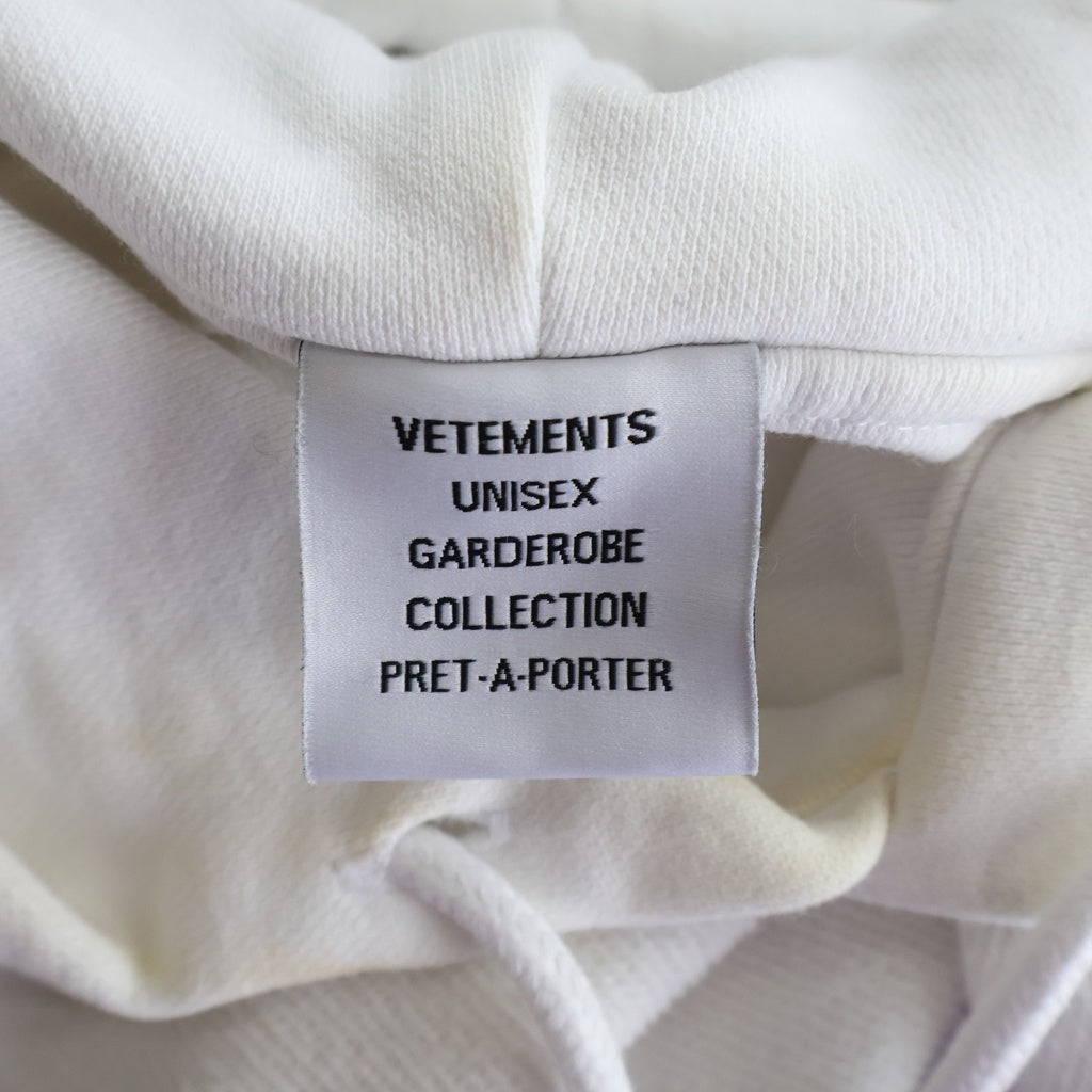 VETEMENTS(ヴェトモン) インサイド ロゴ デザイン プルオーバーパーカー スウェット ホワイト UE54HD140W