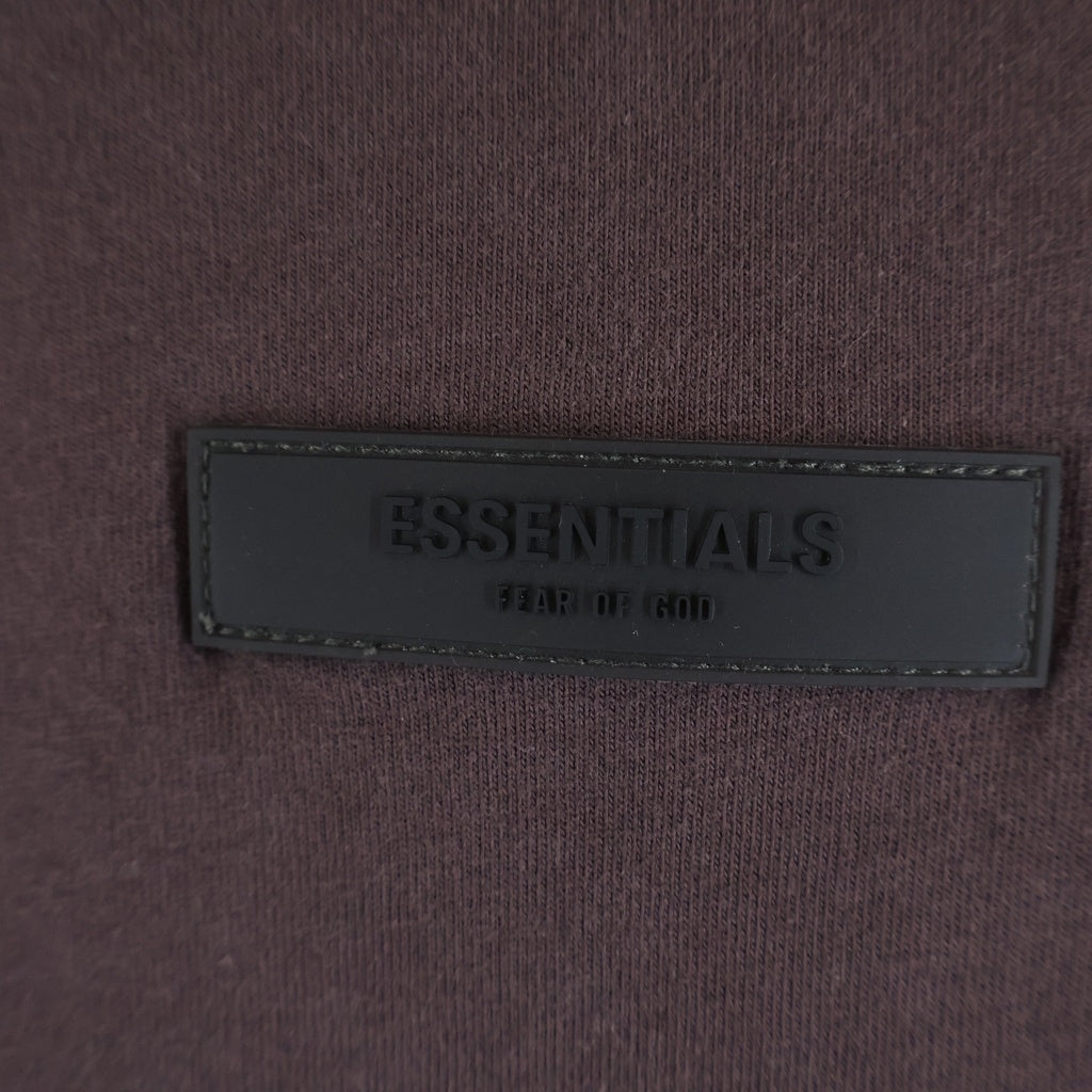 FEAR OF GOD ESSENTIALS(フィアオブゴッド エッセンシャルズ) RUBBER LOGO L/S TEE ラバーロゴロングスリーブTシャツ クルーネック長袖モックネックTシャツ バーガンディ