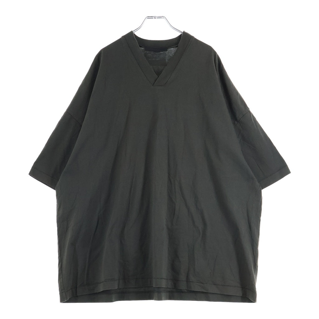 FEAR OF GOD ESSENTIALS(フィアオブゴッド エッセンシャルズ) RUBBER LOGO S/S GAME SHIRTS ラバーロゴショートスリーブゲームシャツ Vネック半袖Tシャツ カーキ