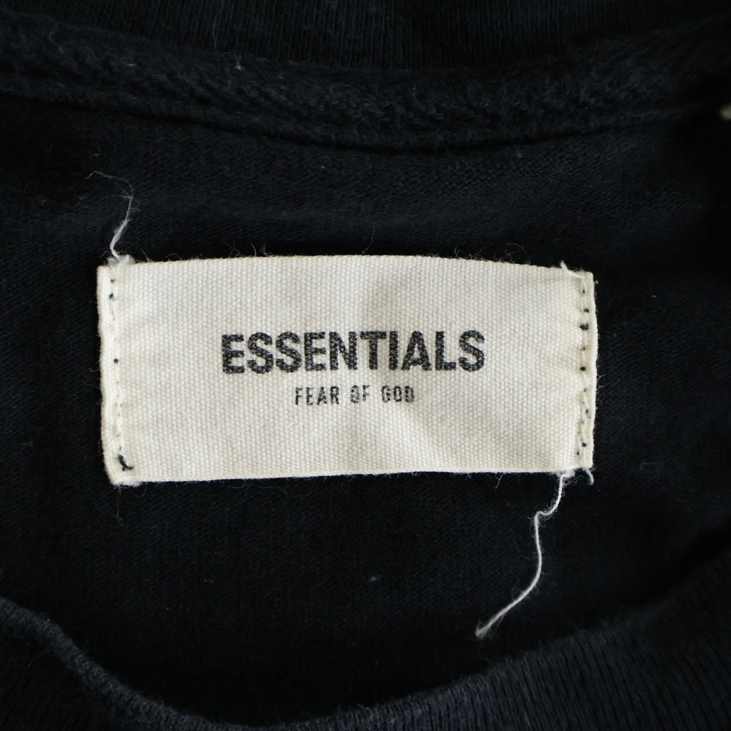 FEAR OF GOD ESSENTIALS(フィアオブゴッド エッセンシャルズ) LOGO S/S TEE フロントプリントクルーネック半袖Tシャツ ブラック