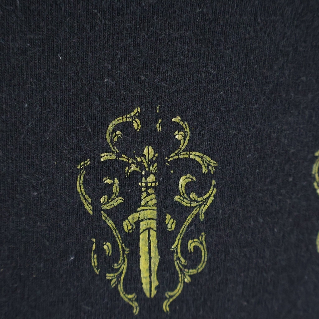 CHROME HEARTS(クロムハーツ) OLD VINE DAGGER BACK BS FLUER S/S TEE ヴァインダガー総柄プリントクルーネック半袖ポケットTシャツ ブラック
