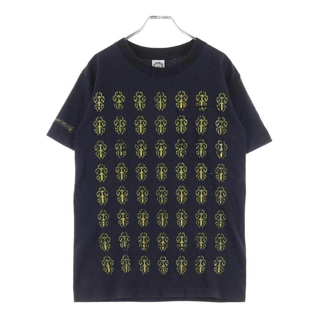 CHROME HEARTS(クロムハーツ) OLD VINE DAGGER BACK BS FLUER S/S TEE ヴァインダガー総柄プリントクルーネック半袖ポケットTシャツ ブラック