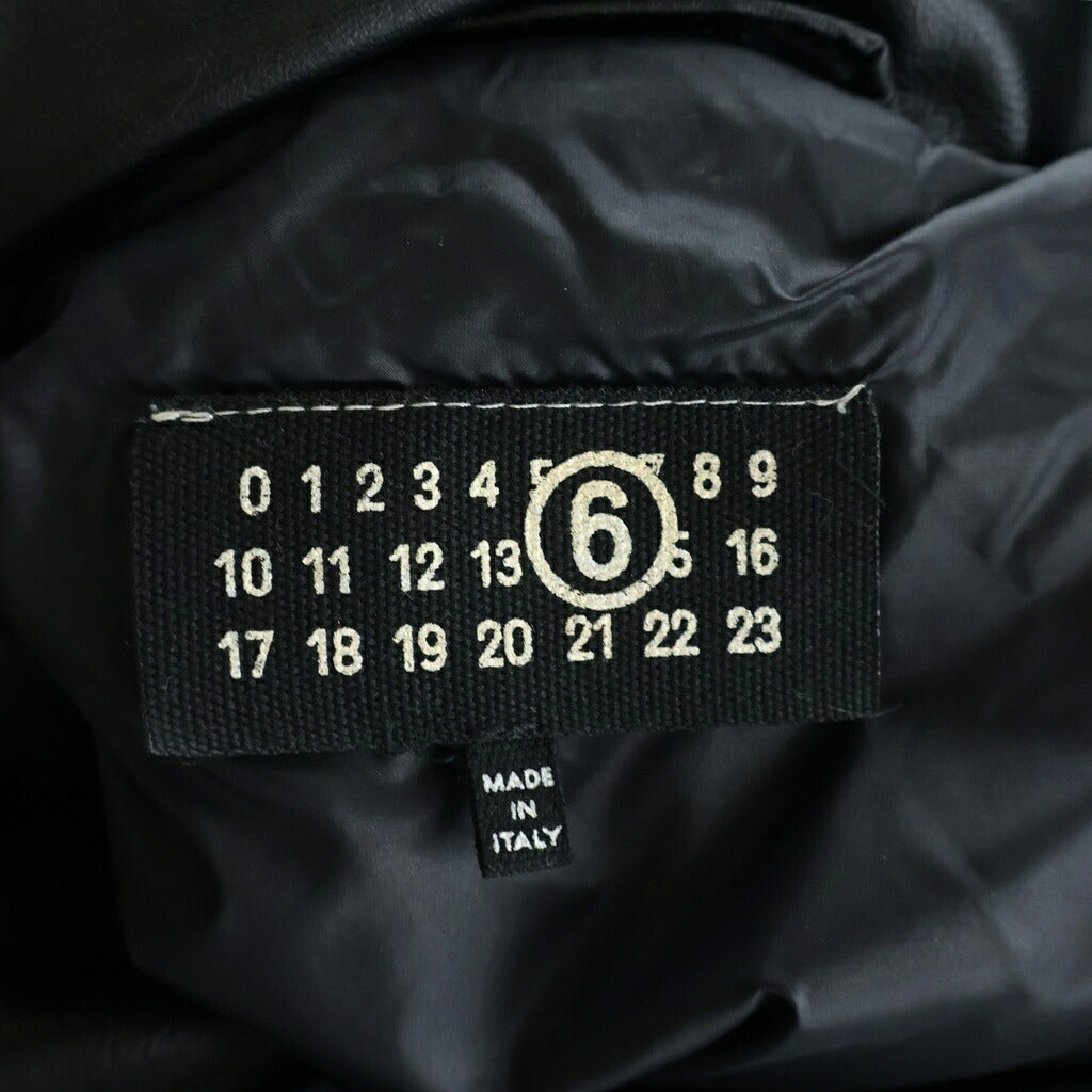 MM6 Maison Margiela(エムエムシックスメゾンマルジェラ) 24AW Eco Leather Short Puffer Down Jacket エコレザーショートパファーダウンジャケット フェイクレザークロップドダウンジャケット S52AM0304 S53057 ブラック