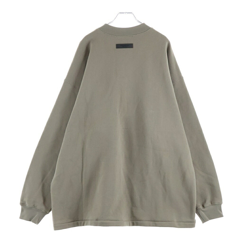 FEAR OF GOD ESSENTIALS(フィアオブゴッド エッセンシャルズ) Felt Logo Mockneck Sweatshirts フェルトロゴモックネックスウェットシャツ コットンフリーススウェットトレーナー ブラウン