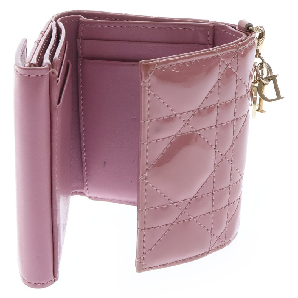 Christian Dior(クリスチャンディオール) ロータスウォレット カナージュ パテントカーフスキン 3つ折り財布 ピンク S0181OVRB_M64P