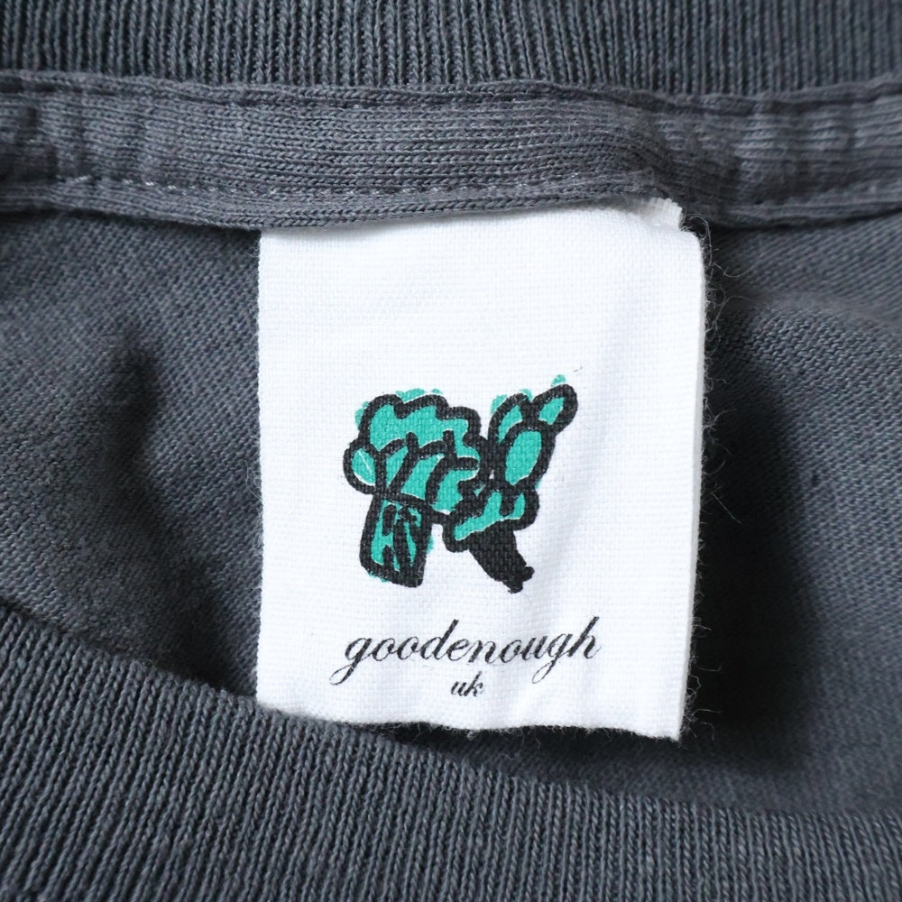 GOODENOUGH(グッドイナフ) Front stitch logo tee グラム g 刺繍 フロント ロゴ Tシャツ チャコール