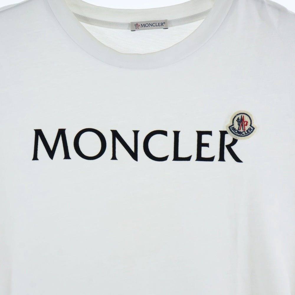 MONCLER(モンクレール) 23AW T-SHIRT フロッキープリント ロゴワッペン クルーネック 半袖Tシャツ ホワイト I20918C00047 8390T