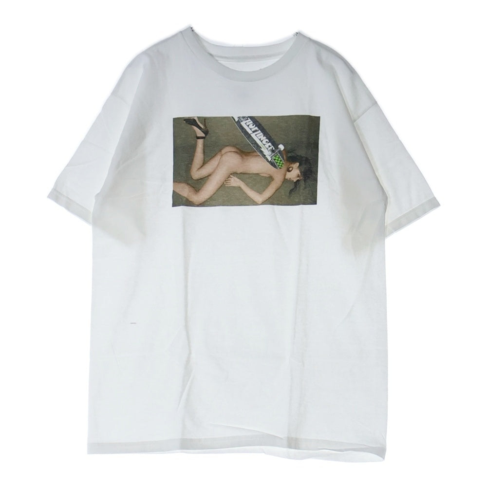 HUF(ハフ) ×DENNIS McGRATH HUF ZINGER デニス・マクグラス ハフジンガー フォトプリント 半袖Tシャツ カットソー ホワイト
