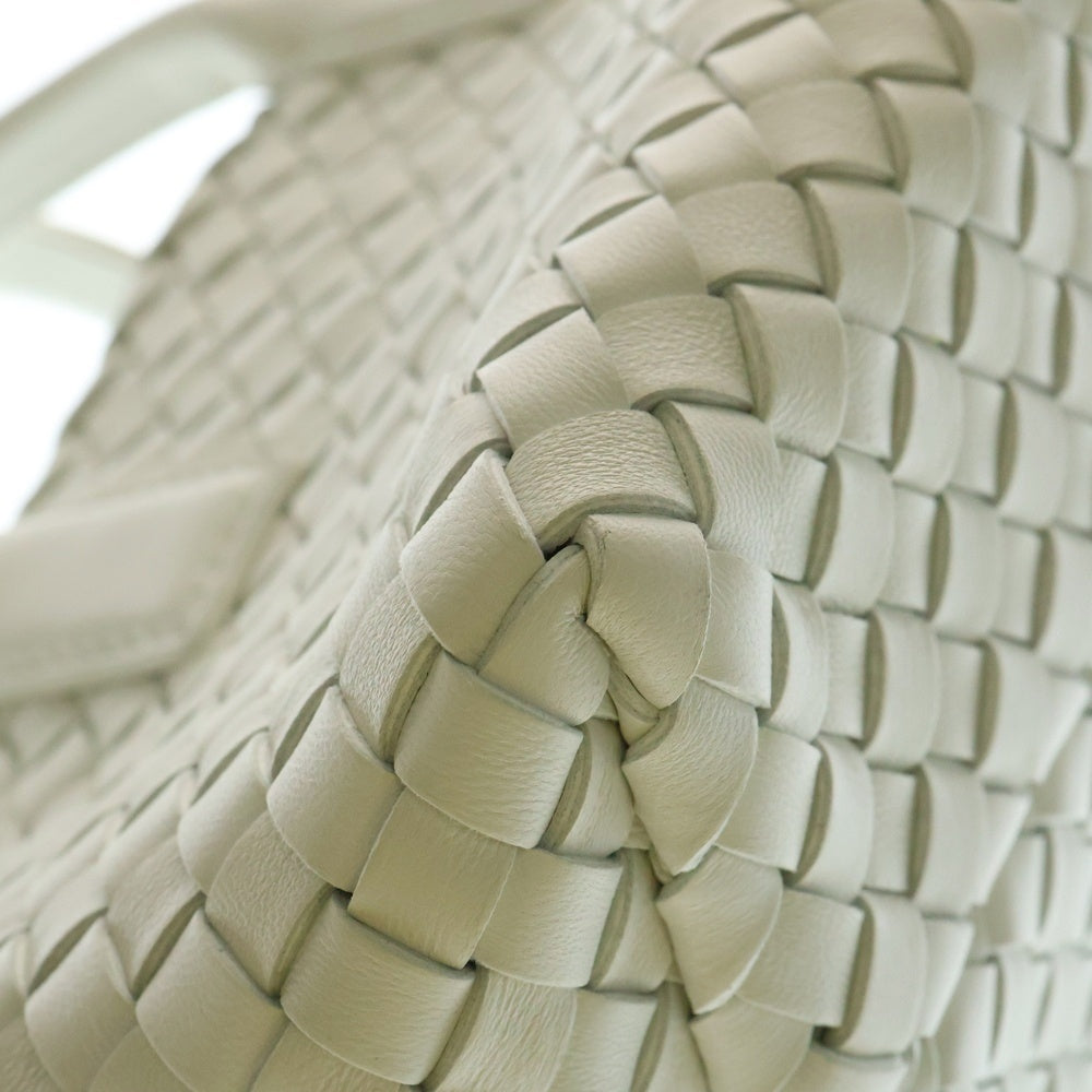 BOTTEGA VENETA(ボッテガヴェネタ) ミニ カバ バレンタイン限定 ハート ポーチ付き イントレチャート レザー 2WAY ショルダーバッグ ハンドバッグ ホワイト 777608