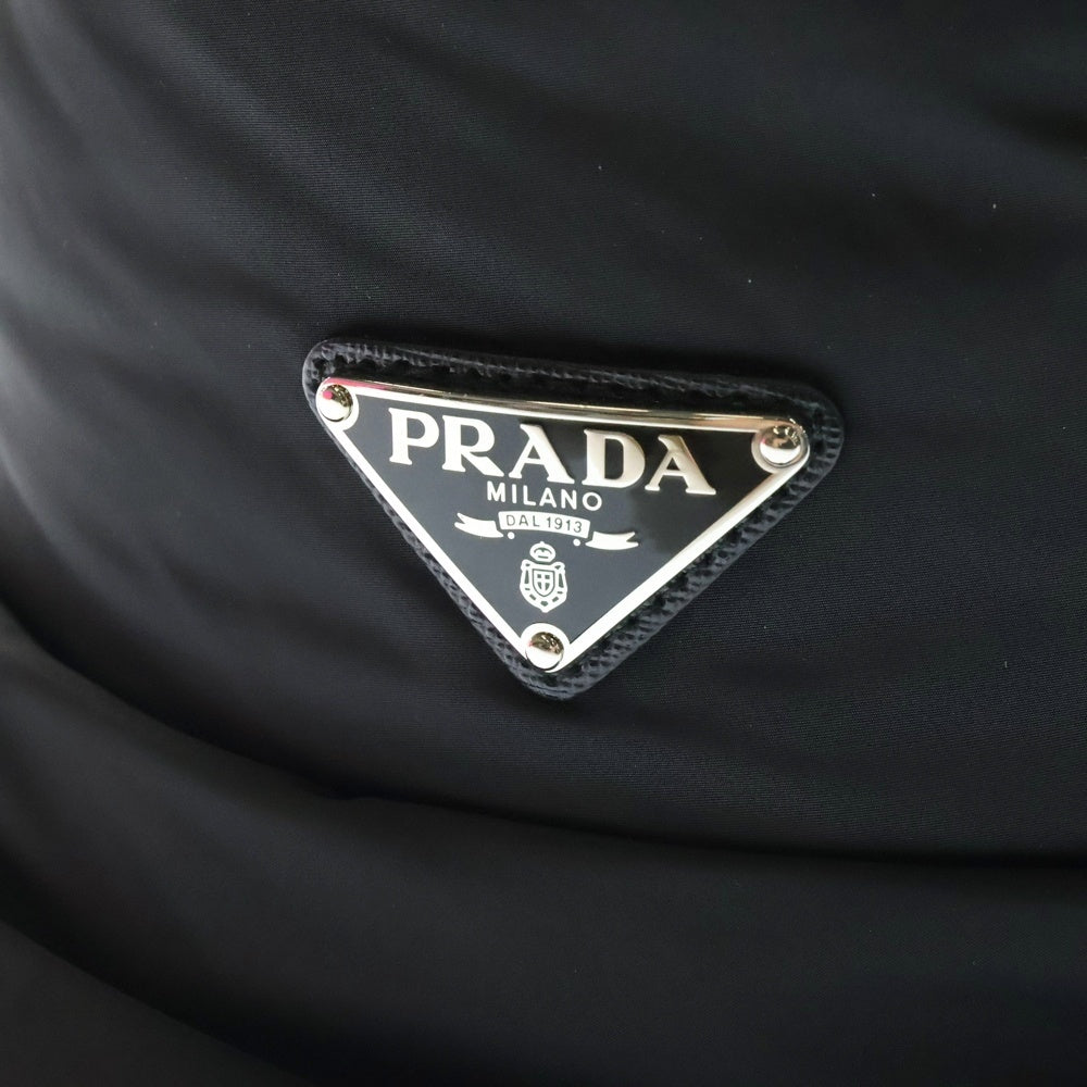 PRADA(プラダ) トライアングル 三角ロゴプレート ナイロンダウンバケットハット 帽子 ブラック 1HC248 2DV4