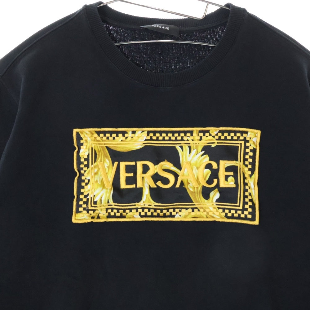 VERSACE(ヴェルサーチ) フロント ロゴ刺繍 コットン クルーネック スウェット ブラック A89518S