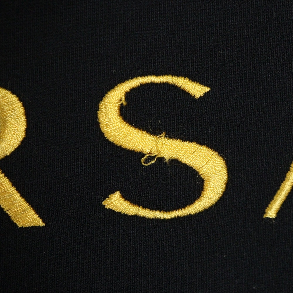 VERSACE(ヴェルサーチ) フロント ロゴ刺繍 クルーネックスウェットトレーナー ブラック A87019S