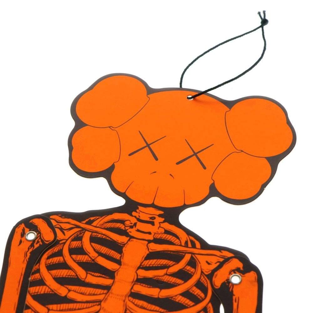Original Fake(オリジナルフェイク) 21AW × KAWS HALLOWEEN SKELETON BOARD CUTOUT ORNAMENT カウズ ハロウィン限定 スケルトン ボード カットアウト オーナメント オレンジ