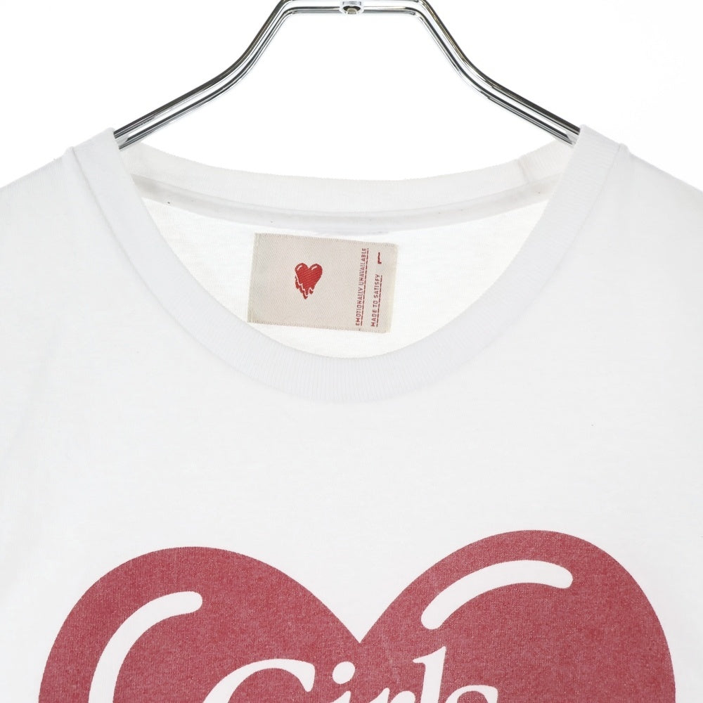 Girls Don't Cry(ガールズドントクライ) ×Emotionally Unavailable エモーショナリー アンアベイラブル ロゴプリント クルーネック半袖Tシャツ カットソー ホワイト