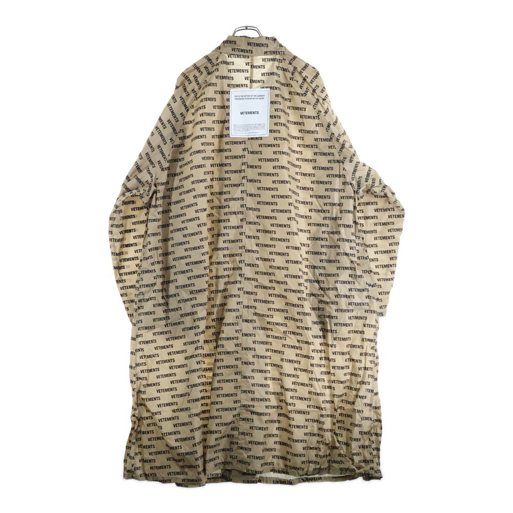 VETEMENTS(ヴェトモン) 18AW MONOGRAM RAINCOAT ロゴ総柄 ナイロン ロングコート レインコート ベージュ UAH19JA301