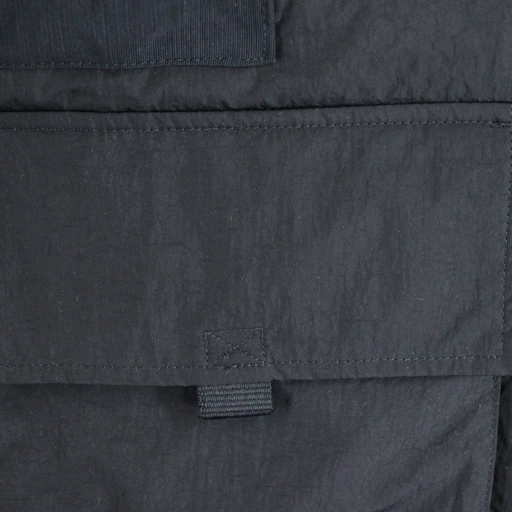 NIKE(ナイキ) 23SS ×PEACEMINUSONE G-Dragon 23SS NRG CF 2+1 ピースマイナスワン 韓国限定 ロゴ刺繍 バックプリント ダウンベスト ブラック DR0099-010