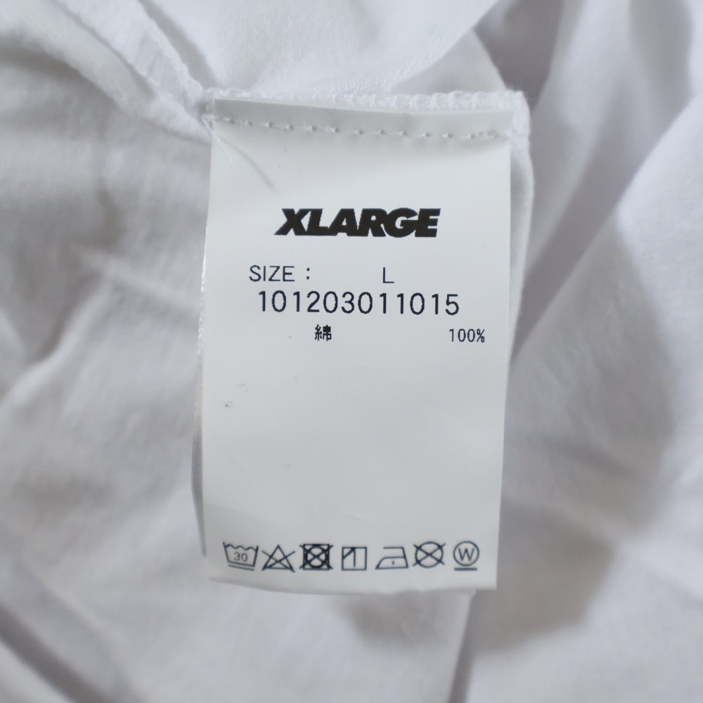 X-LARGE(エクストララージ) GRUB SLANTED L/S POCKET Tee ロゴプリント クルーネック 長袖 Tシャツ カットソー ホワイト 101203011015