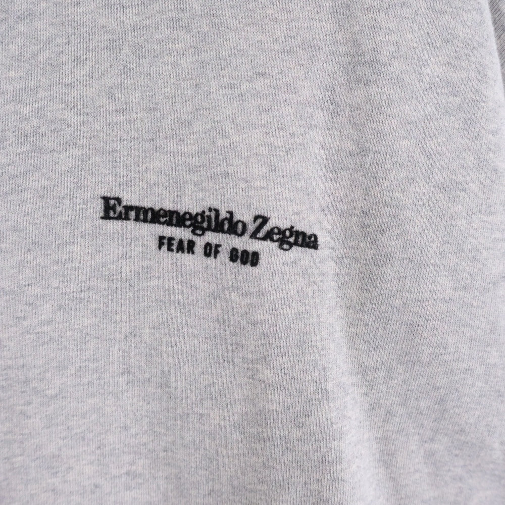 FEAR OF GOD ESSENTIALS(フィアオブゴッド エッセンシャルズ) ×Ermenegildo Zegna エルメネジルドゼニア アップリケロゴ クルーネックスウェットトレーナー グレー