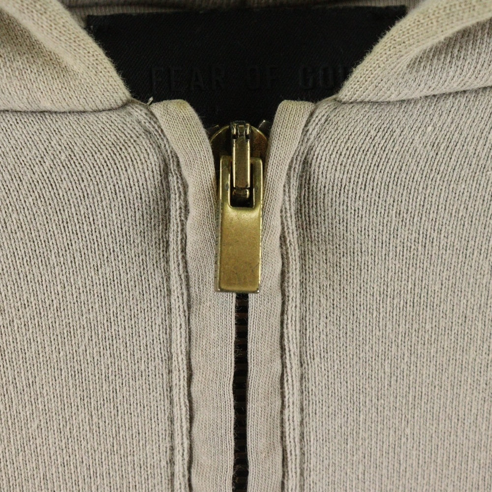 FEAR OF GOD ESSENTIALS(フィアオブゴッド エッセンシャルズ) 21AW Half Zip Hoodie ロゴ ハーフジップフーディー プルオーバーパーカー ベージュ FG50-021