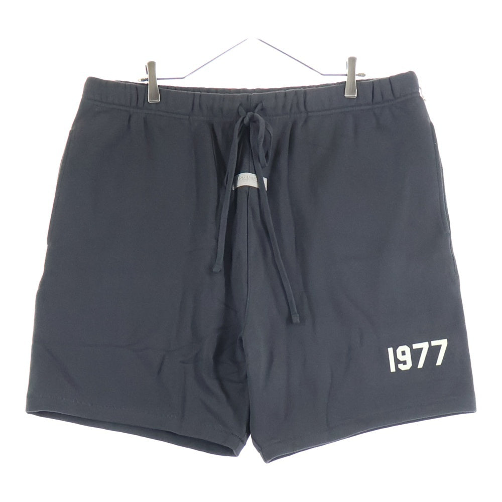 FEAR OF GOD ESSENTIALS(フィアオブゴッド エッセンシャルズ) SHORT PANTS 1977 フェルトロゴ スウェットハーフパンツ ショーツ チャコールグレー