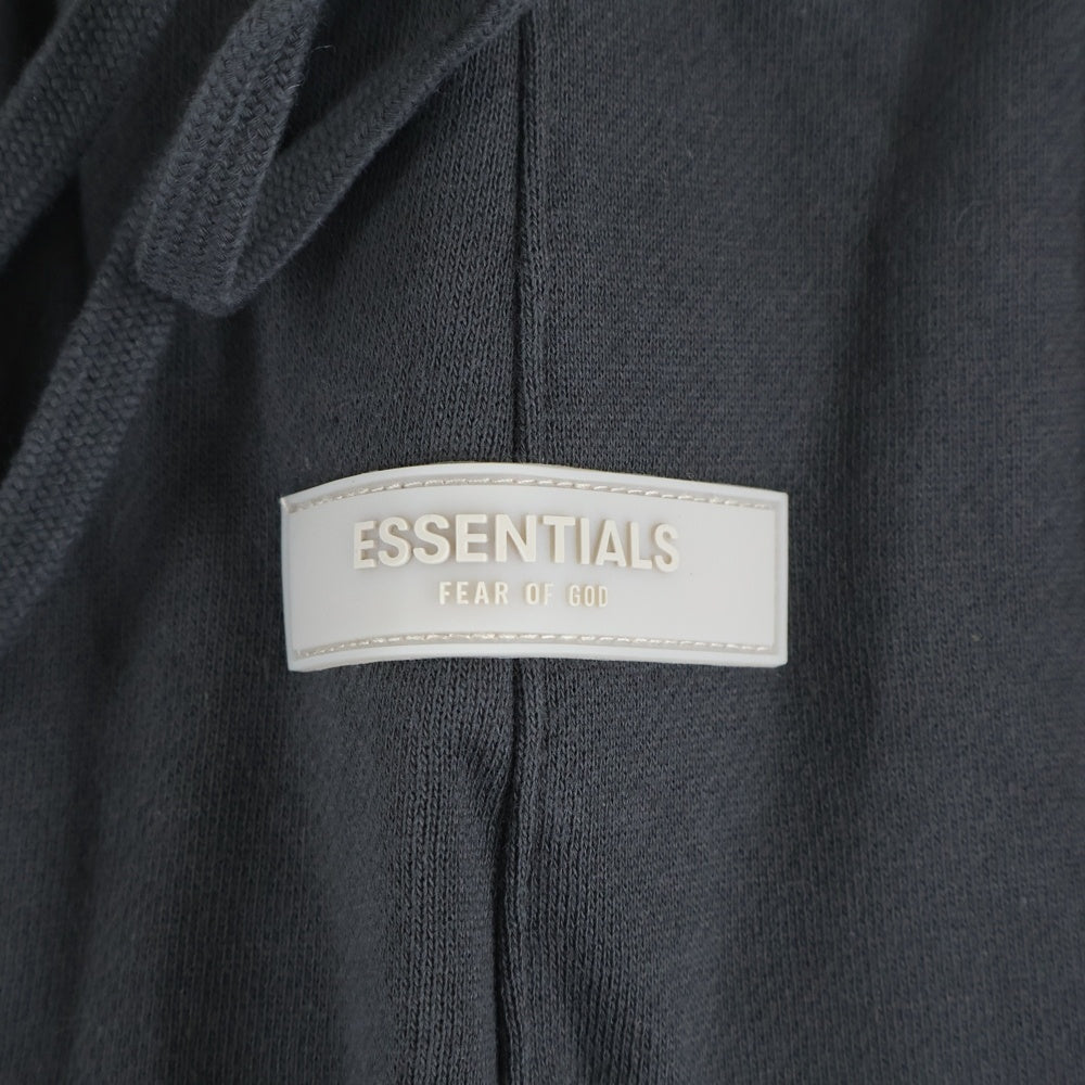 FEAR OF GOD ESSENTIALS(フィアオブゴッド エッセンシャルズ) SHORT PANTS 1977 フェルトロゴ スウェットハーフパンツ ショーツ チャコールグレー