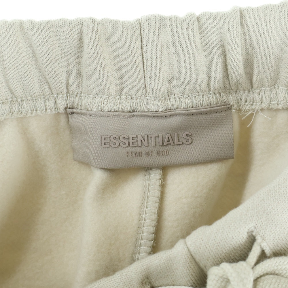FEAR OF GOD ESSENTIALS(フィアオブゴッド エッセンシャルズ) SHORT PANTS フェルトロゴ スウェットハーフパンツ ショーツ ベージュ