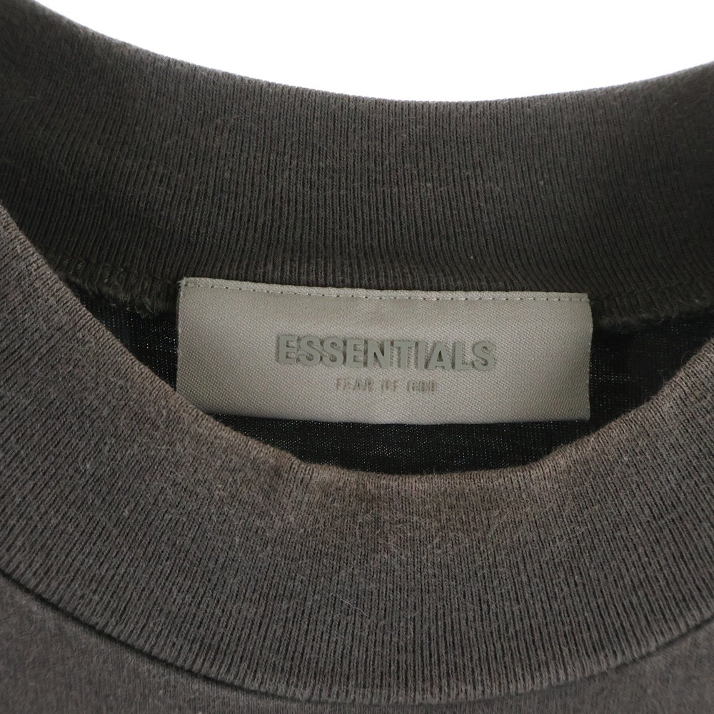 FEAR OF GOD ESSENTIALS(フィアオブゴッド エッセンシャルズ) フロントラバーロゴプリント 半袖Tシャツ カットソー チャコール
