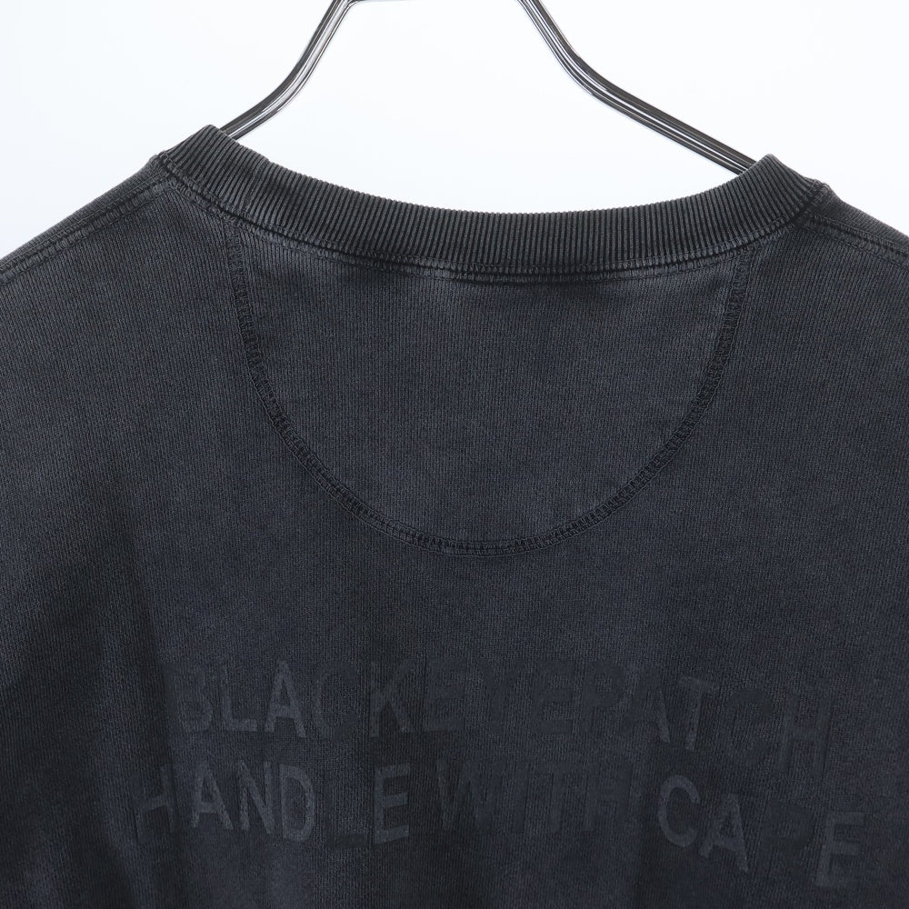 THE BLACK EYE PATCH(ブラックアイパッチ) 取扱注意 センターパッチ バックプリント クルーネック スウェット トレーナー グレー