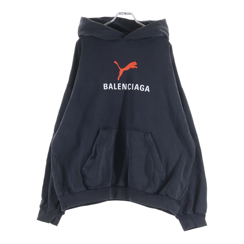 BALENCIAGA(バレンシアガ) 25AW × PUMA STENCIL TYPE HOODIE プーマ フロントロゴ プルオーバースウェットパーカー フーディ ブラック 767877 TTVA4