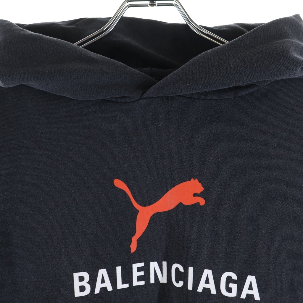 BALENCIAGA(バレンシアガ) 25AW × PUMA STENCIL TYPE HOODIE プーマ フロントロゴ プルオーバースウェットパーカー フーディ ブラック 767877 TTVA4