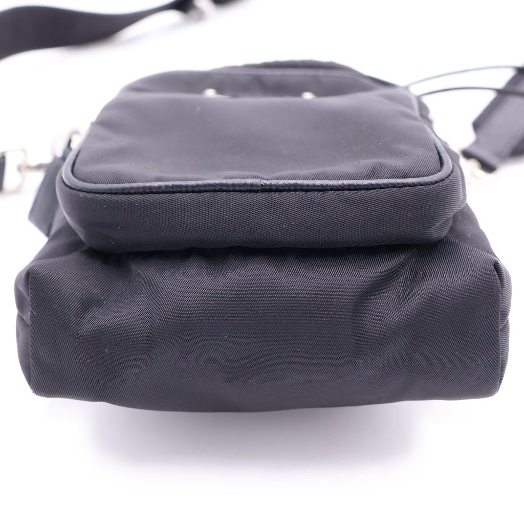 PRADA(プラダ) Re-Nylon 三角プレート付きフォンポーチ ナイロンショルダーバッグ ブラック 2ZH155