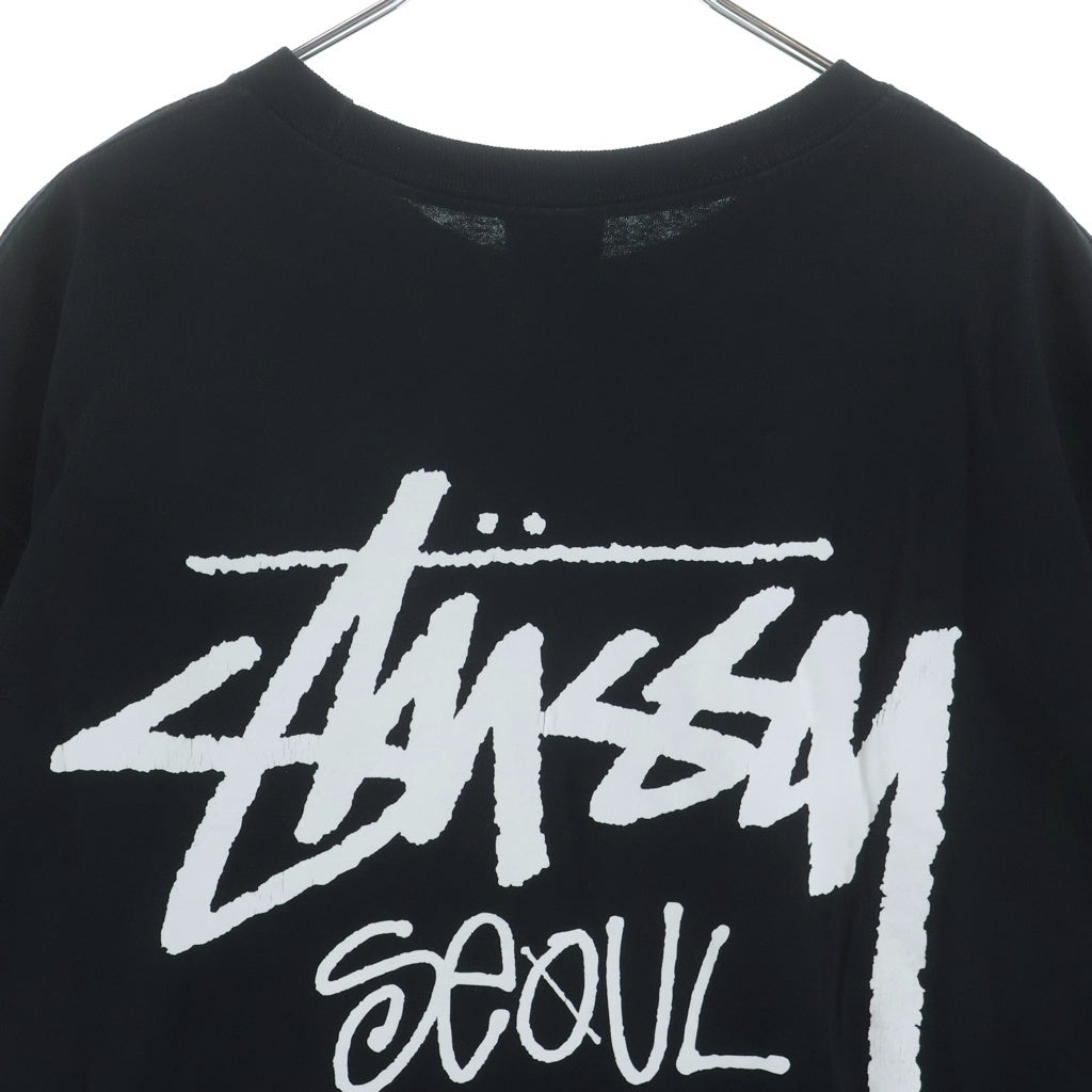 STUSSY(ステューシー) Seoul Limited ストックロゴ ソウル限定 ロゴプリント クルーネック半袖Tシャツ カットソー ブラック