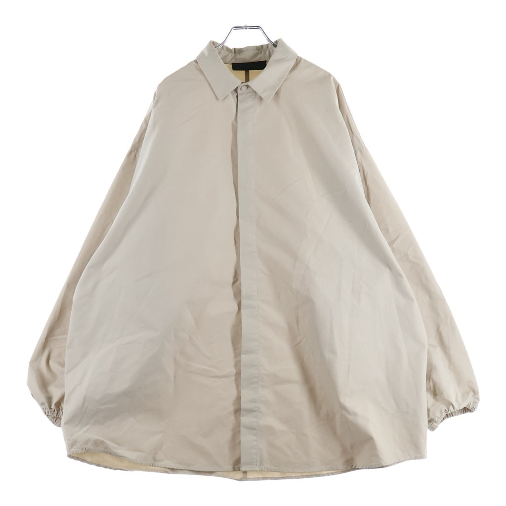 FEAR OF GOD ESSENTIALS(フィアオブゴッド エッセンシャルズ) ボタンダウン 背面ロゴパッチ コットン シャツ ジャケット ベージュ