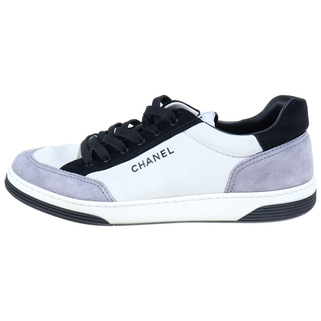 CHANEL(シャネル) 24SS ロゴ スエード ローカットスニーカー ホワイト/グレー G45086