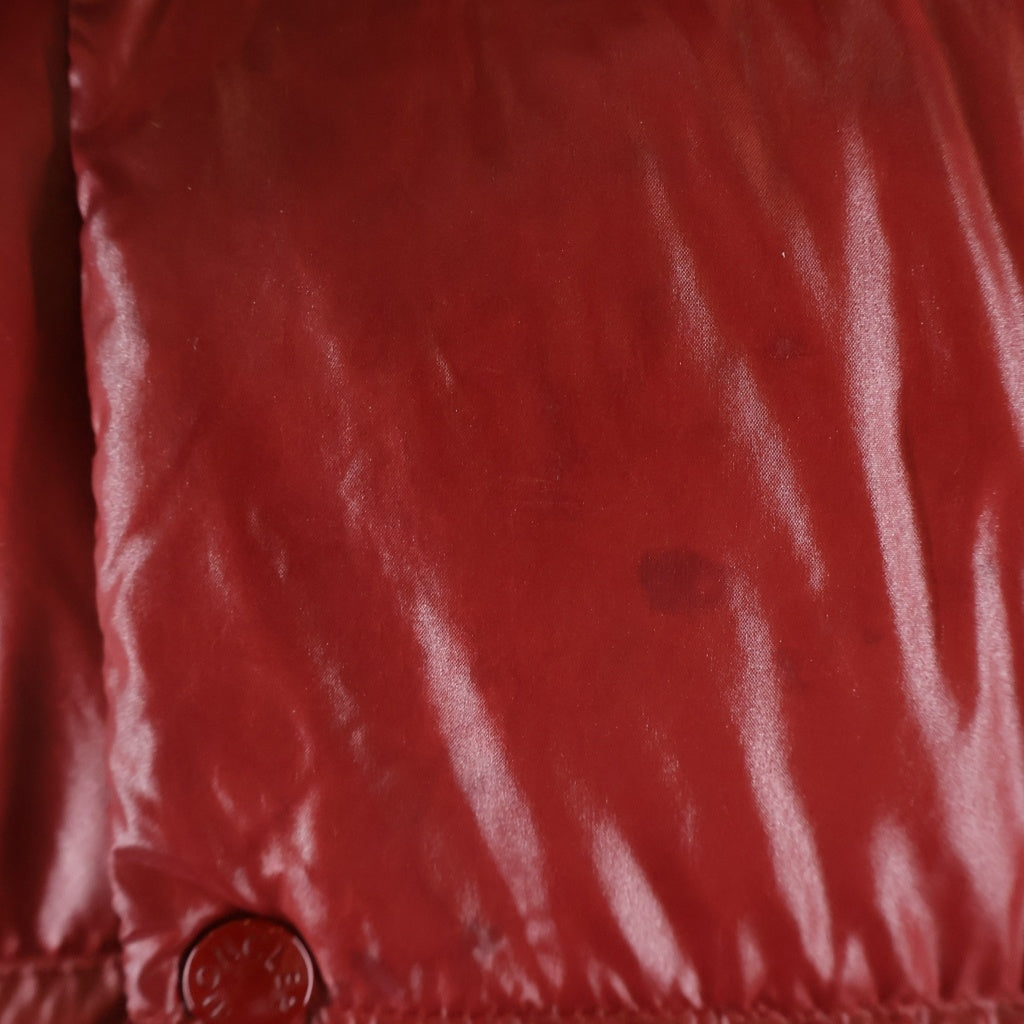 MONCLER(モンクレール) 24AW MALJASSET 袖ロゴワッペン フーデッド ジップアップダウンジャケット レッド J20911A00006