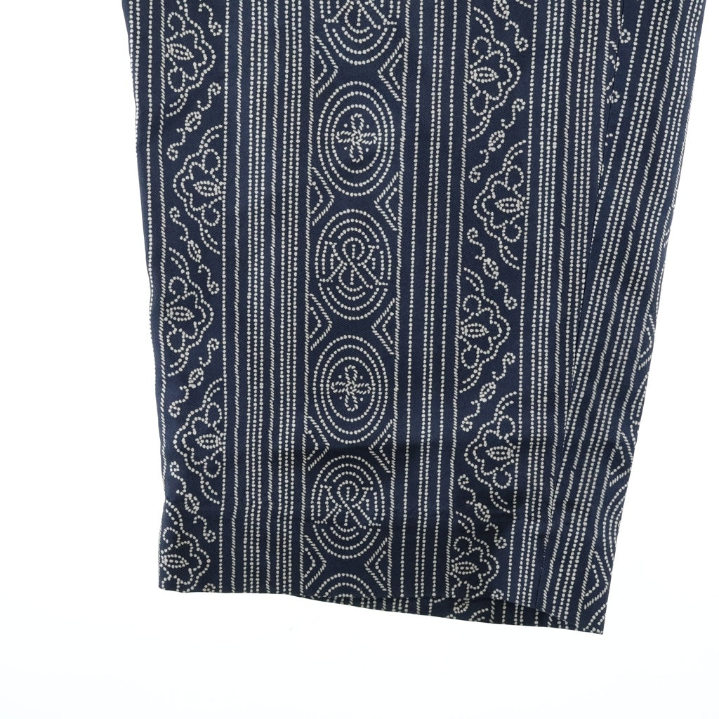 KITH(キス) 25SS &Kin Batik Stripe Pleated Ari Trouser アンドキン バティック ストライプ総柄 プリーツド アリ トラウザー シルク パンツ ネイビー