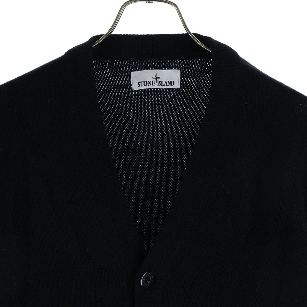 STONE ISLAND(ストーンアイランド) 23AW ロゴパッチ ジロンウール Vネック リブカーディガン ブラック 7915545B6