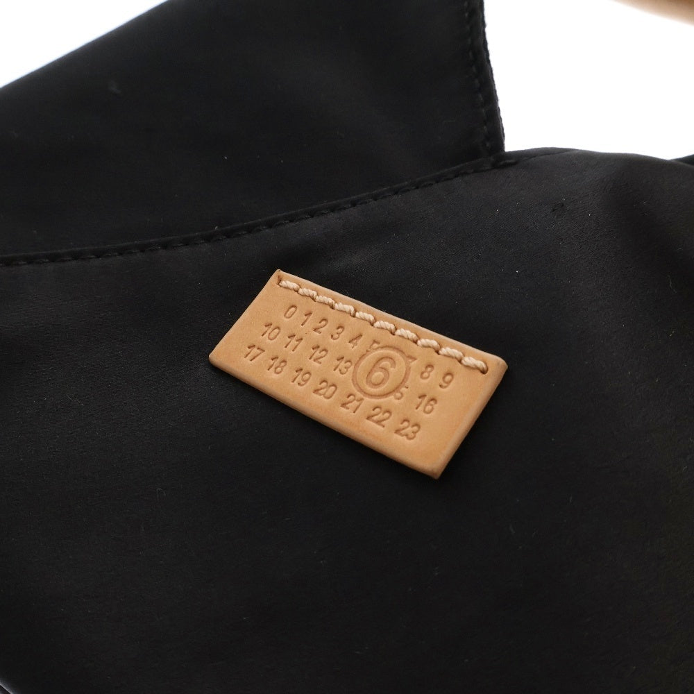 MM6 Maison Margiela(エムエムシックスメゾンマルジェラ) ジャパニーズ サテン ワンハンドルバッグ ブラック SB6ZI0007