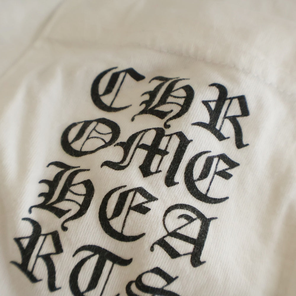 CHROME HEARTS(クロムハーツ) Vertical Logo Tee ヴァーティカルロゴ 長袖Tシャツ 胸ポケットロゴ バックロゴ カットソー ホワイト 2212-304-0242