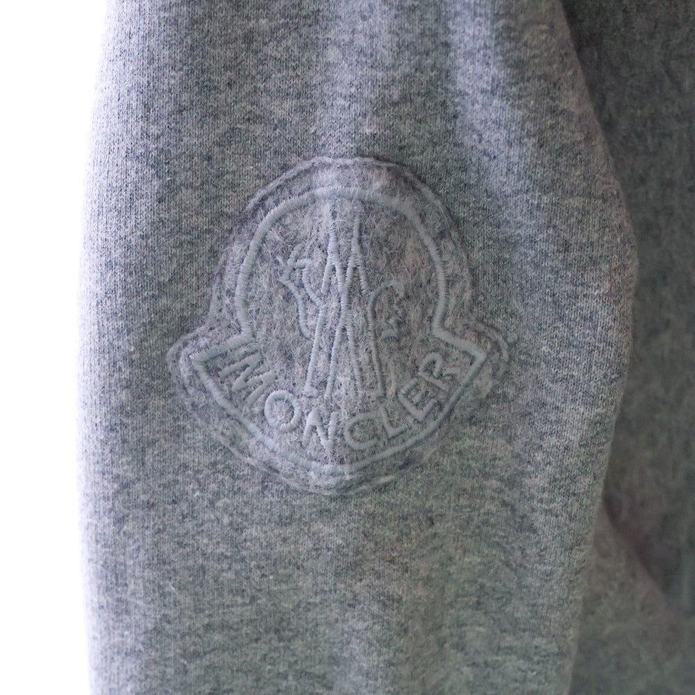 MONCLER(モンクレール) 21AW GENIUS MAGLIA CON CAPPUCCIO 裏起毛ロゴワッペン スウェットプルオーバーパーカー フーディ グレー G20928G00006