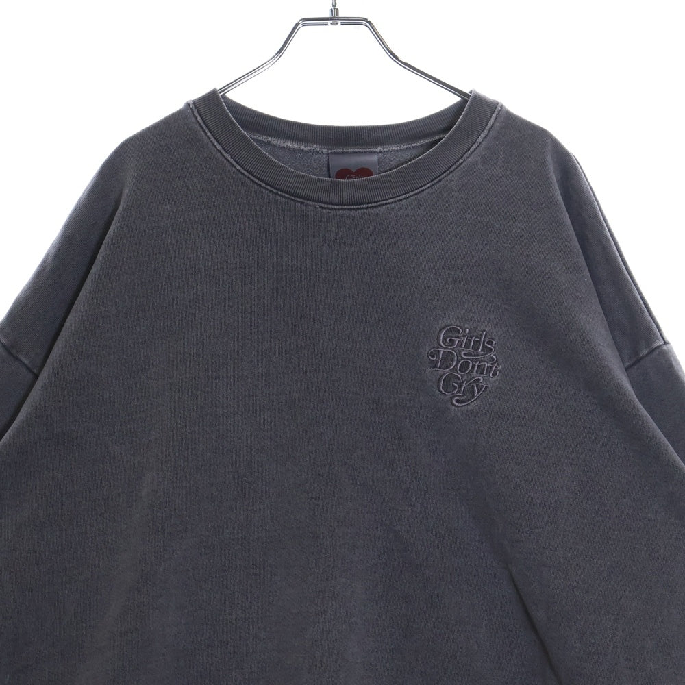 Girls Don't Cry(ガールズドントクライ) TONAL CREWNECK SWEATSHIRT 胸ロゴ刺繍 クルーネック スウェットトレーナー チャコールグレー