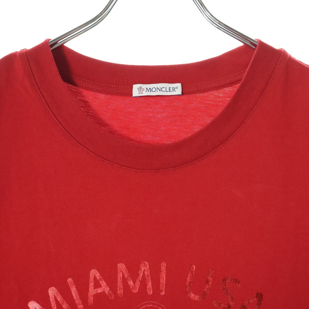 MONCLER(モンクレール) 24SS メタリックフロントロゴ 半袖Tシャツカットソー レッド J10918C00040 89AJS