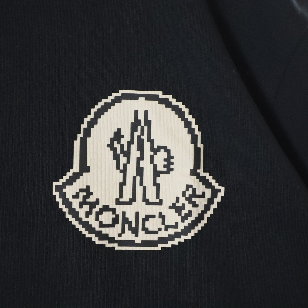 MONCLER(モンクレール) 23SS フロントロゴ 半袖Tシャツカットソー ブラック J20918C00016 89A17