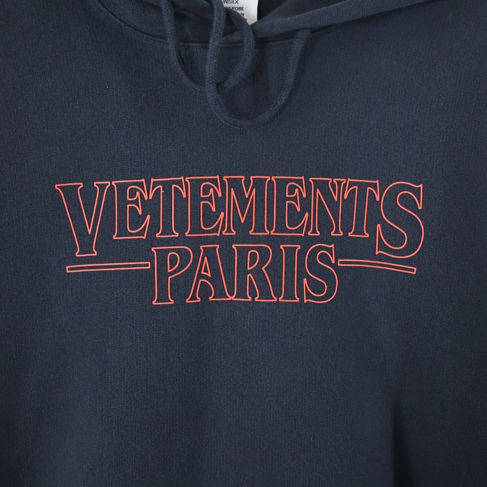VETEMENTS(ヴェトモン) 24AW PARIS LOGO パリロゴ刺繍 スウェット プルオーバーパーカー ブラック UA65HD300B