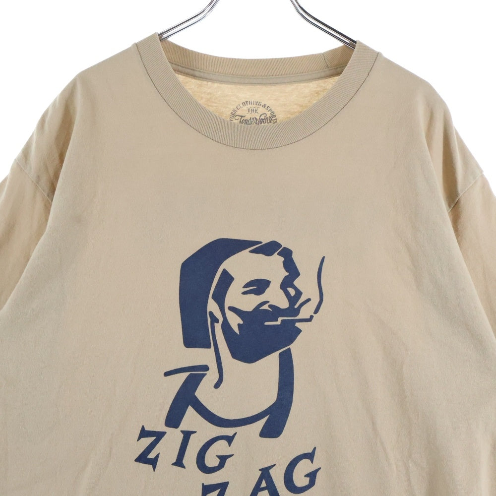 TENDERLOIN(テンダーロイン) ZIG-ZAG MAN ロゴプリント バックプリント クルーネックTシャツ コットン ベージュ