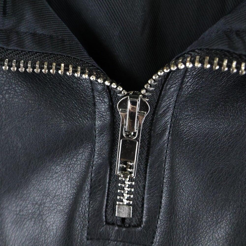 LAST NEST(ラスト ネスト) HALF ZIP LEATHER ロゴ刺繍 フェイクレザーハーフジップ ジャケット ブラック