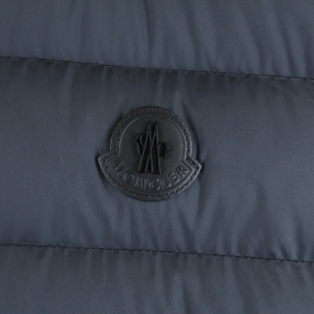 MONCLER(モンクレール) 24SS Lethtal Vest ダウンベスト 胸元ロゴブラック J10911A00139 549SK